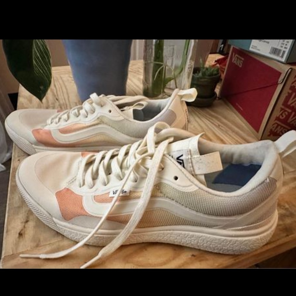 Vans Ultrarange Exo womans 10/ mens 8.5 rainbow color